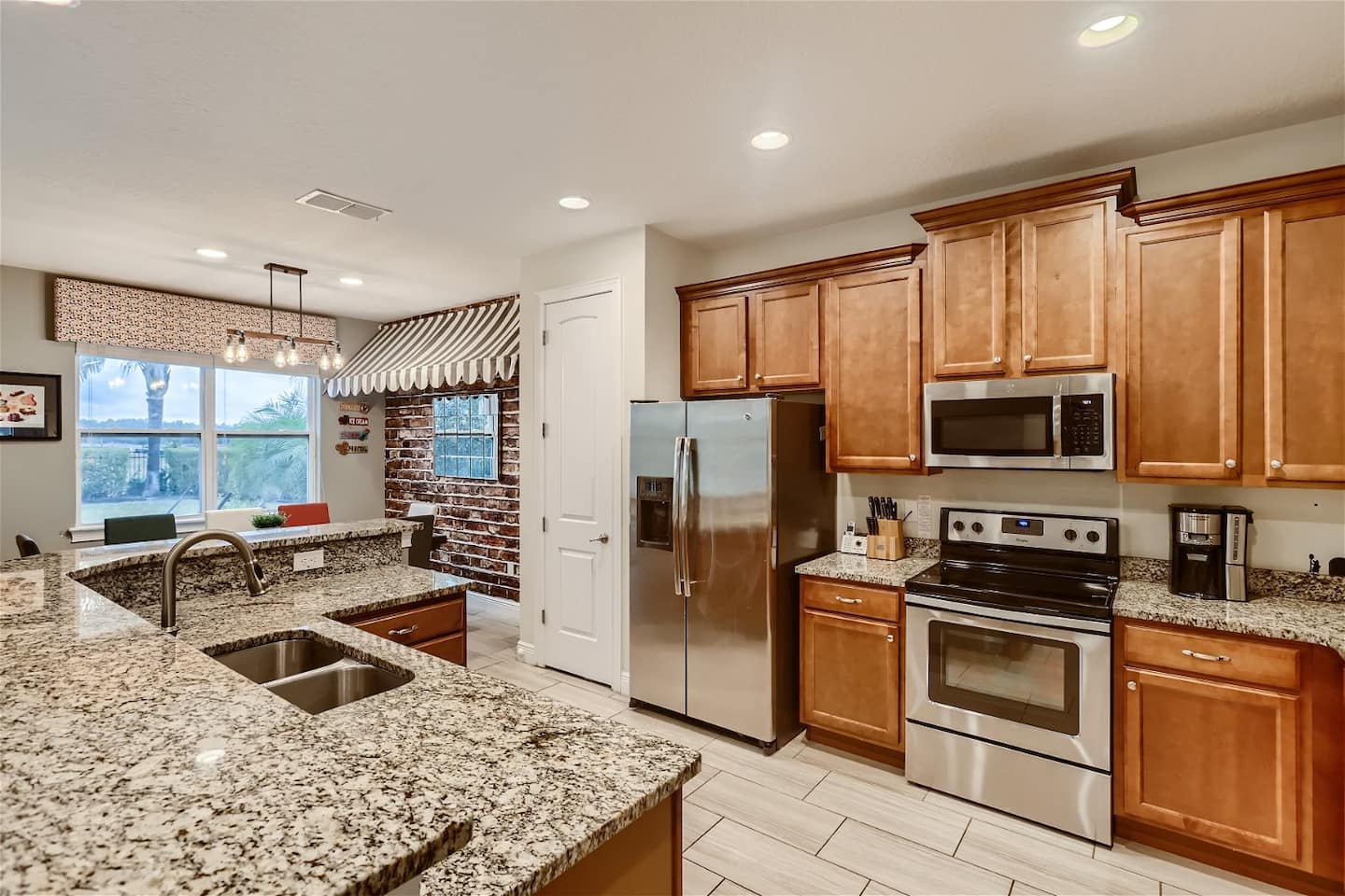 Full kitchen